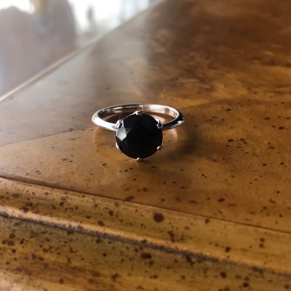 Elegant Black Stone Solitaire Ring - Silver Band